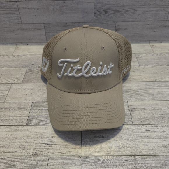Titleist FJ Pro V1 Fitted Baseball Cap Beige Tan SZ Large/XL New Era Mesh Back - Picture 1 of 7